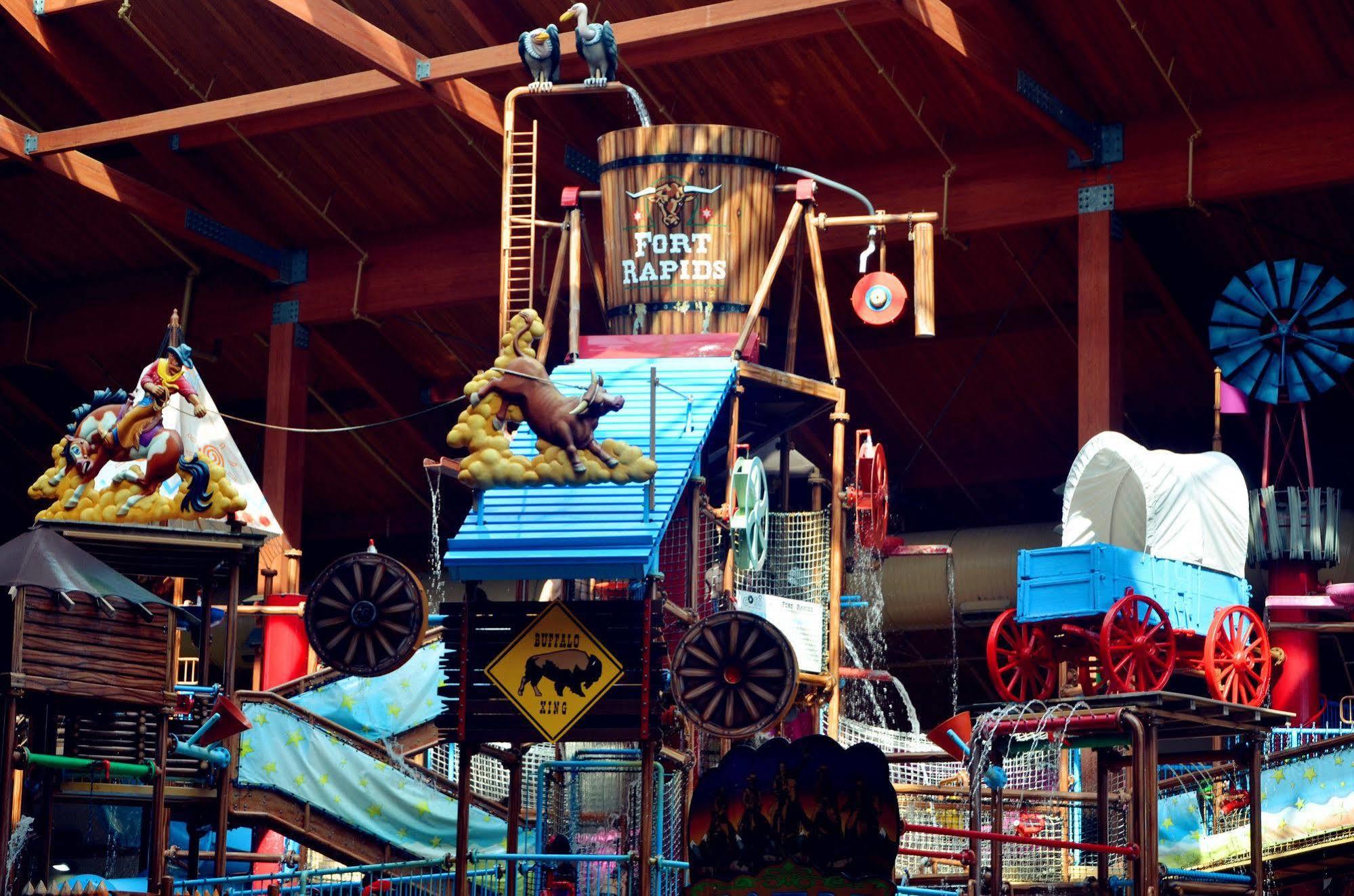 Fort Rapids Indoor Waterpark Resort Columbus Exterior photo
