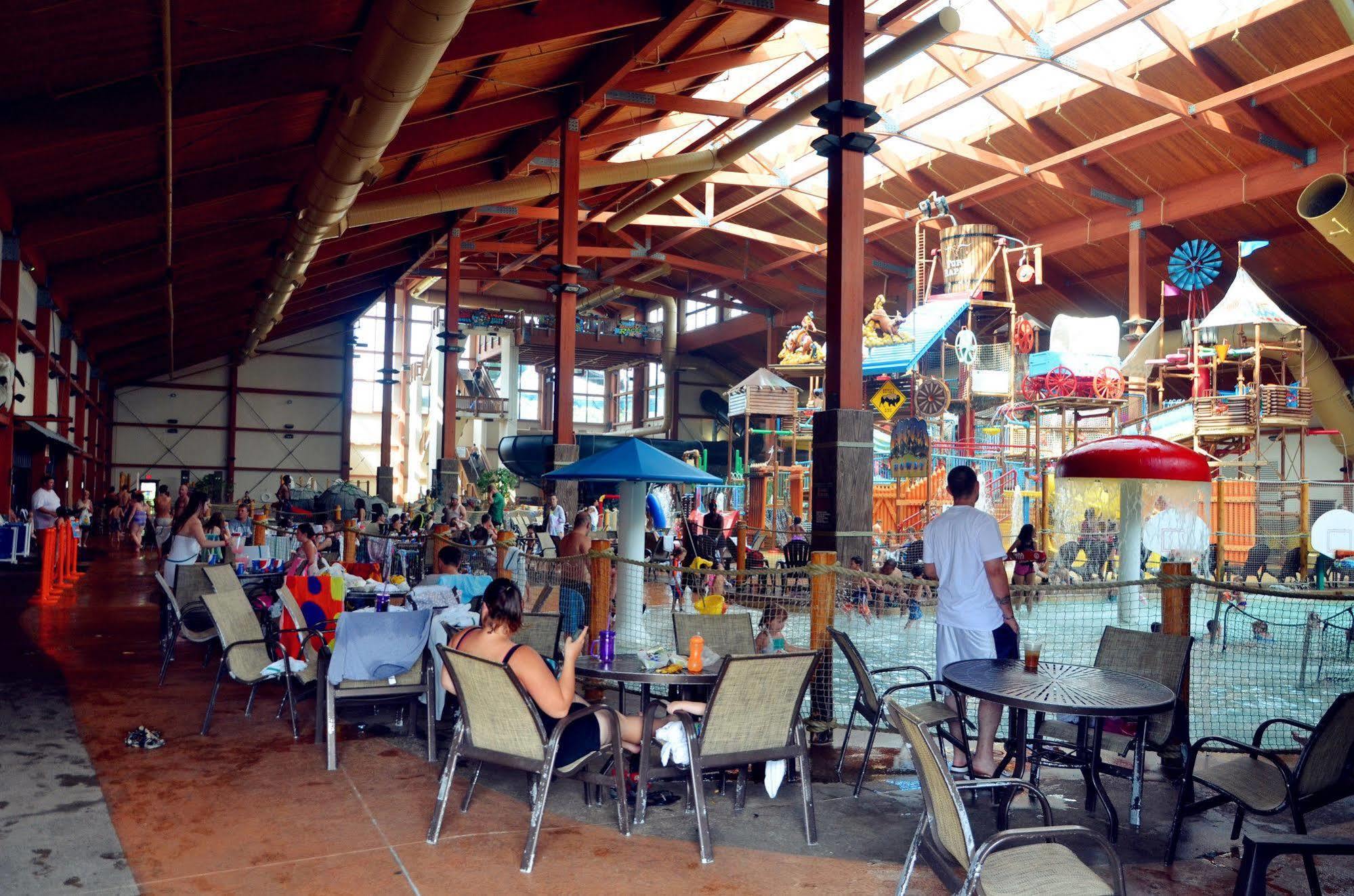 Fort Rapids Indoor Waterpark Resort Columbus Exterior photo
